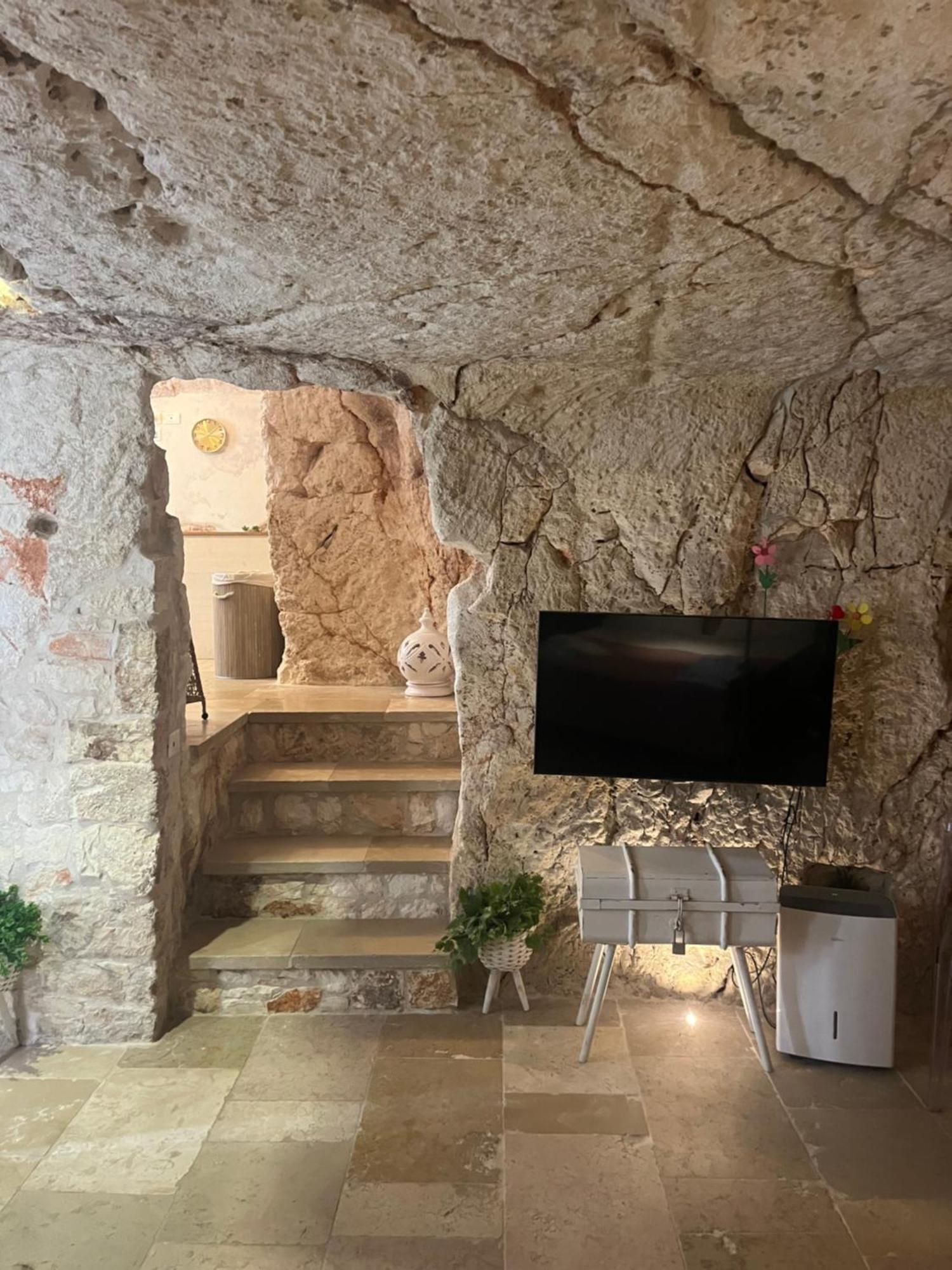Bed and Breakfast Grotta Carlotta Ostuni Exterior foto